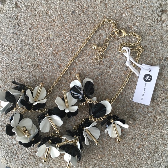 Bay to Baubles black white necklace - Picture 1 of 4